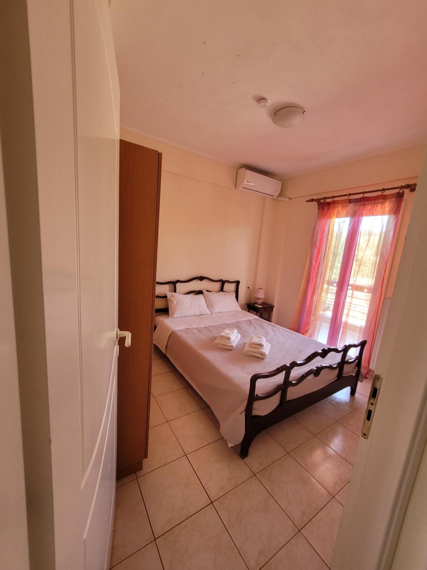 Ostria Seaside Apartments Патра Экстерьер фото